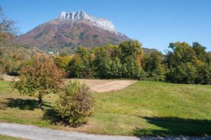 location de vacances en Savoie : vue sur l'Arclusaz depuis Saint-Jean-de-la-Porte