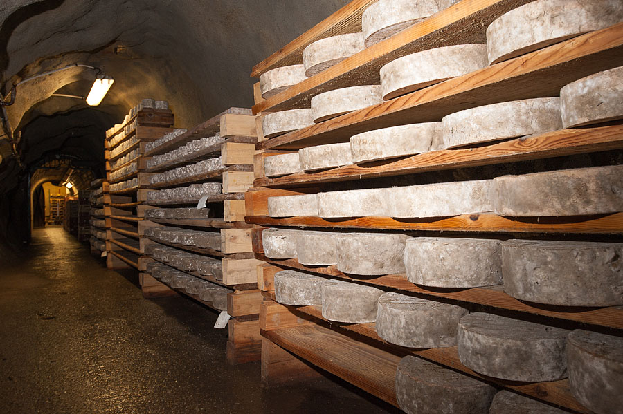 Un produit à ne pas rater lors de votre séjour découverte et bien être dans les Alpes : le  fromage de Savoie