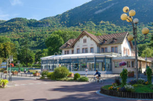 Si vous cherchez un hébergement pour votre cure thermale à Challes-les-Eaux, le gîte du Porche est l'endroit idéal