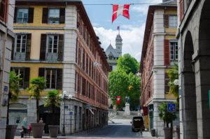 Le Château des Ducs de Savoie depuis la rue de Boigne : idée de sortie patrimoine dans les Alpes