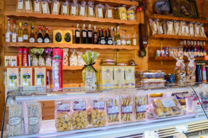 Les producteurs et boutiques des Alpes vous attendent près du Gîte du Porche, en Savoie